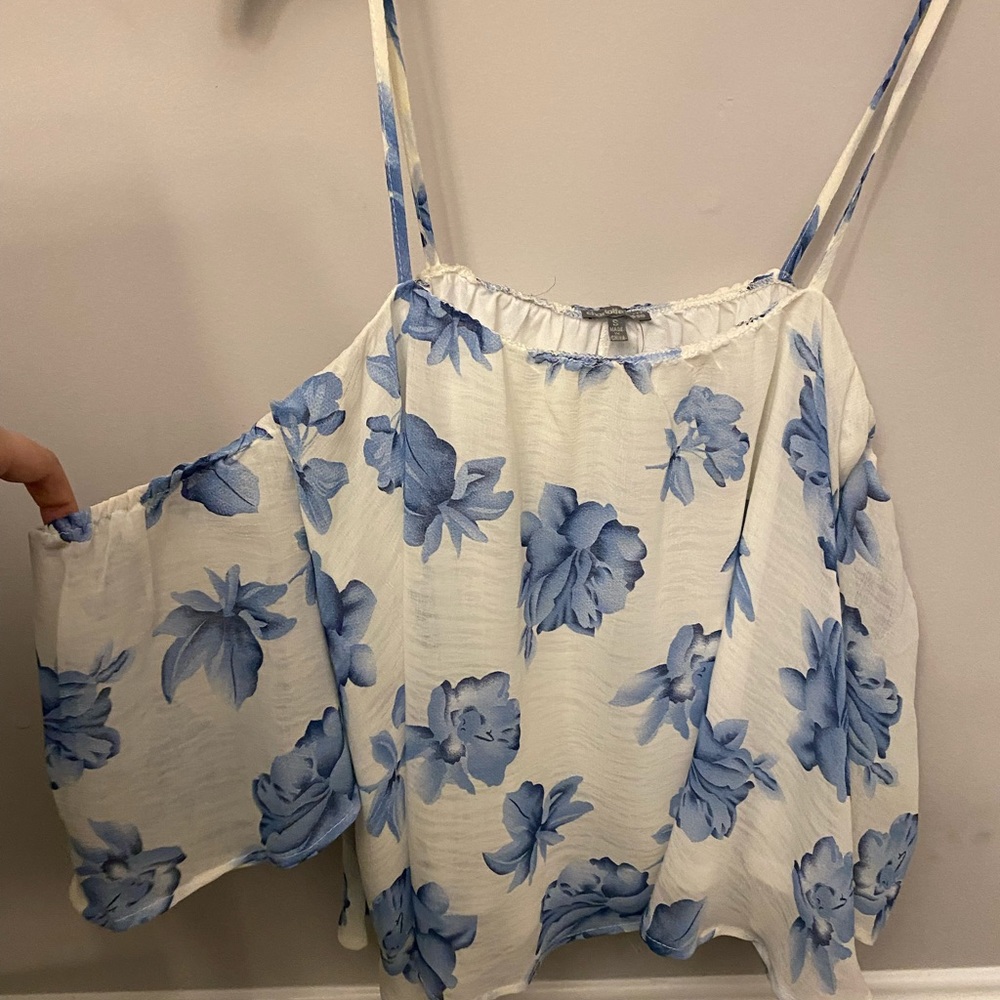 Cold shoulder blouse white and blue floral, small